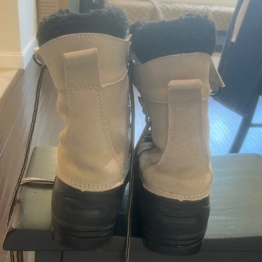 Itasca Men's Size 7 Black and Cream Snow Boots - Like New